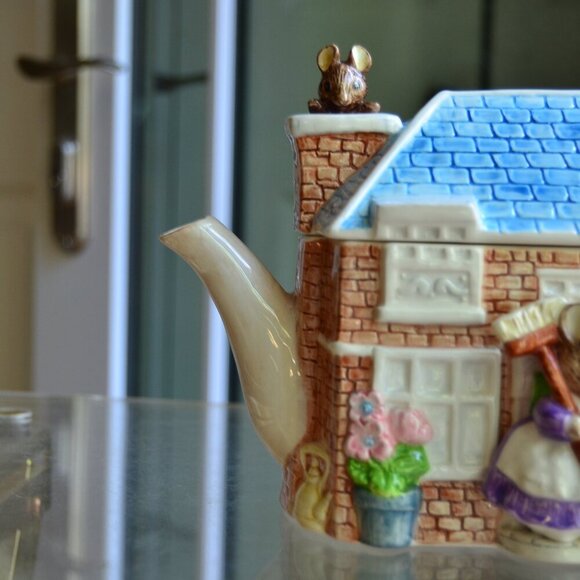 6” Mouse Tea Pot House Music Box from 1994 F.W. & Co. - Picture 2 of 13